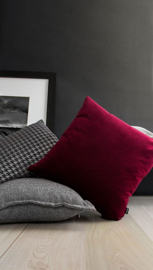 Bordeaux Velvet Dekokissen 45x45 - Edler Wohnakzent
