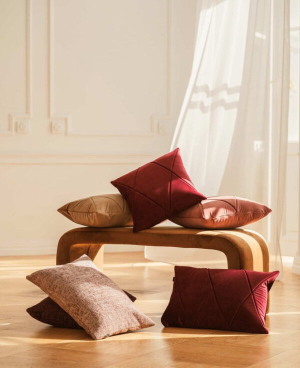 Bordeaux Touch Samtkissen 45x45 - Eleganter Blickfang