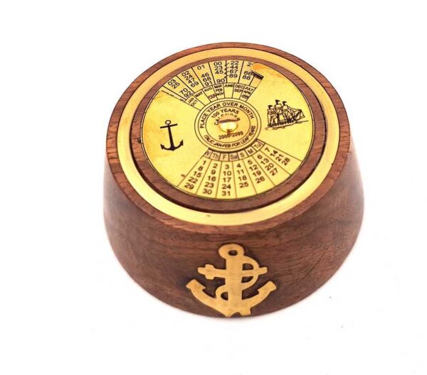 Ewiger Kalender aus Messing und Holz – Maritimer Briefbeschwerer